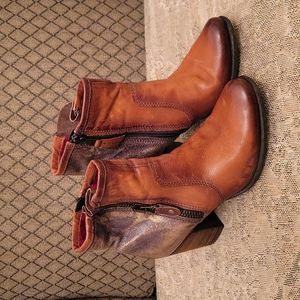 {MJUS} Leather Zipper Ankle booties